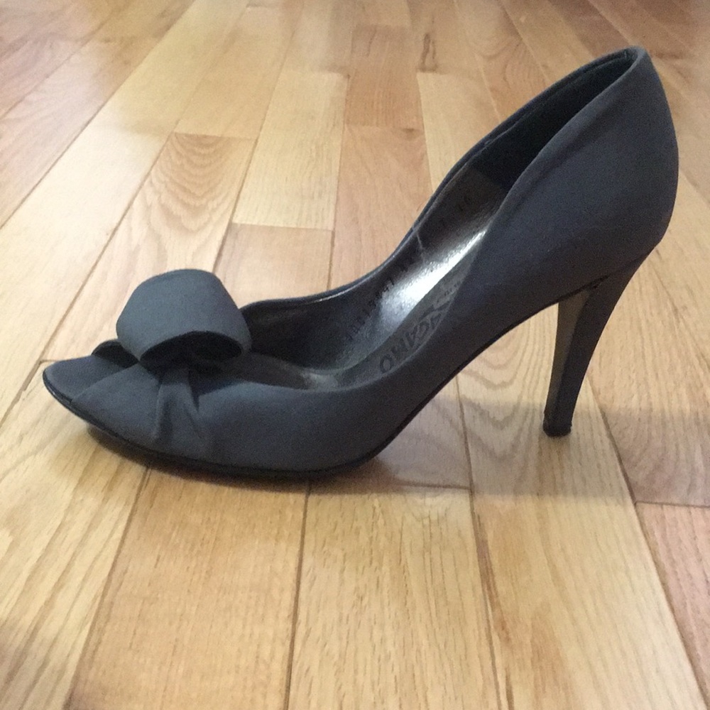 Ferragamo heels - Picture 4 of 7